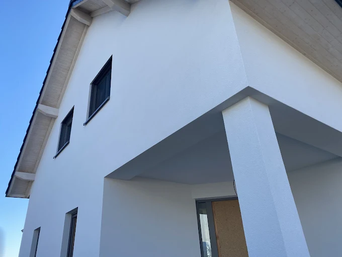 Façade moderne crépis blanc — Plâtrerie Serra Blotzheim